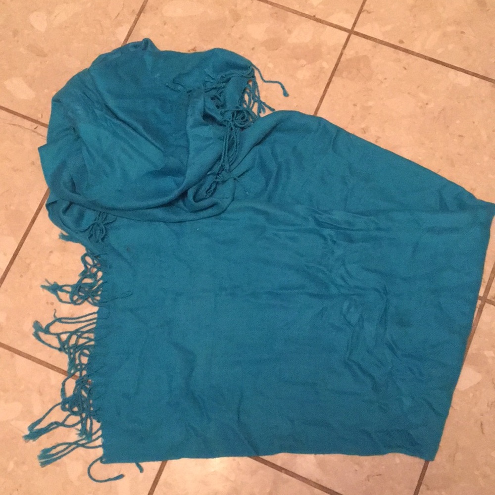 NEVER WORN sky blue soft scarf